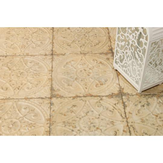 mediterran bezs csempe mediterran falburkolat vajszinu regies klasszikus cementlap hatasu nappali padloburkolat provence provnaszi burkolatok lameridiana paraszthaz felujitas budapest lakberendezesi uzlet.jpg